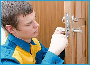 Lock Locksmith Services Louisville, KY 502-496-0430 - 5-lock-opening